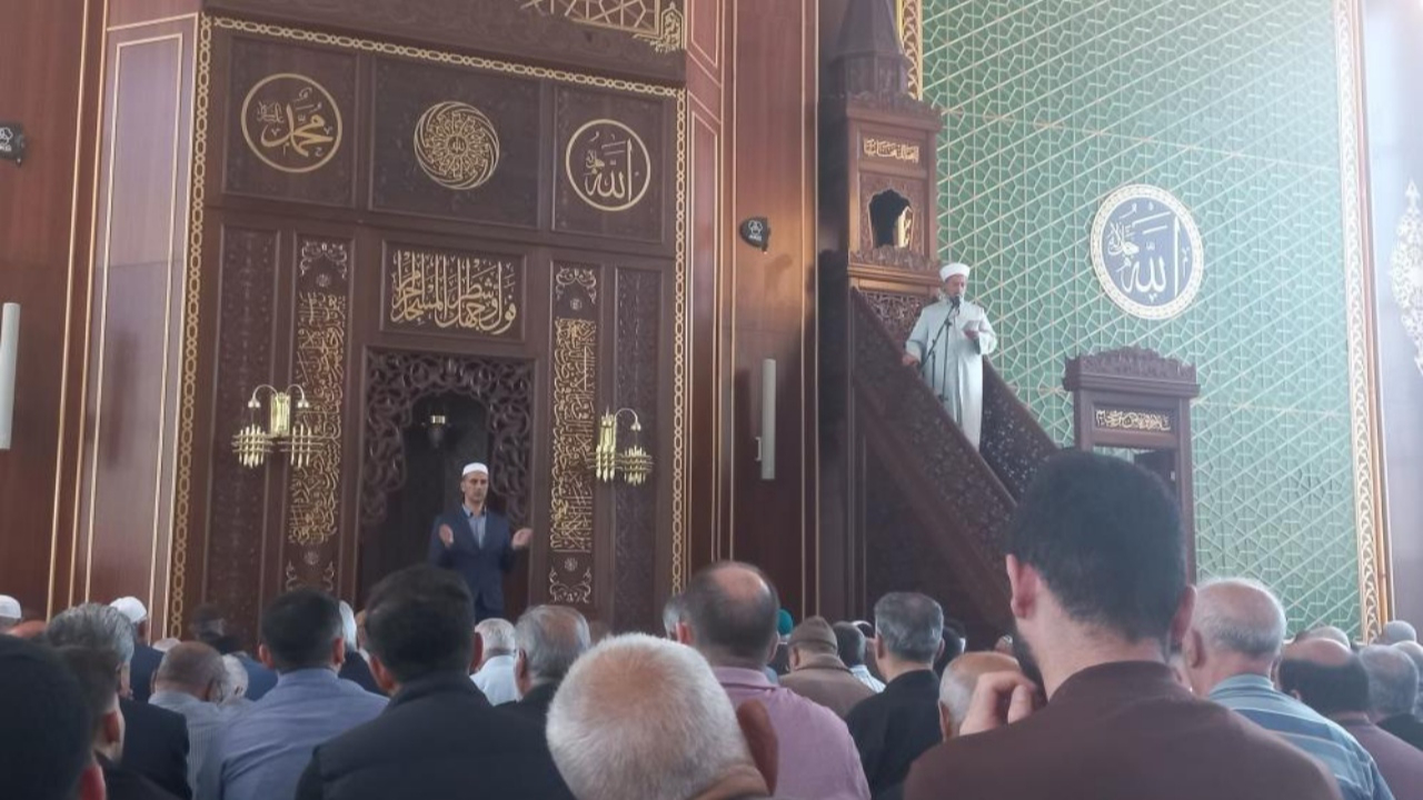 Malatya’da örnek uygulama: Cuma hutbesi işaret diliyle çevriliyor