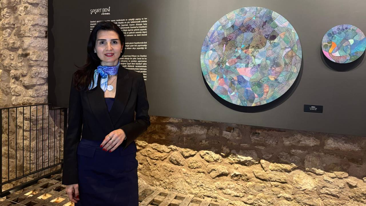 Seval Özcan'ın yeni solo sergisi "Şaşırt Beni İstanbul", Baruthane'de sanatseverlerle buluştu