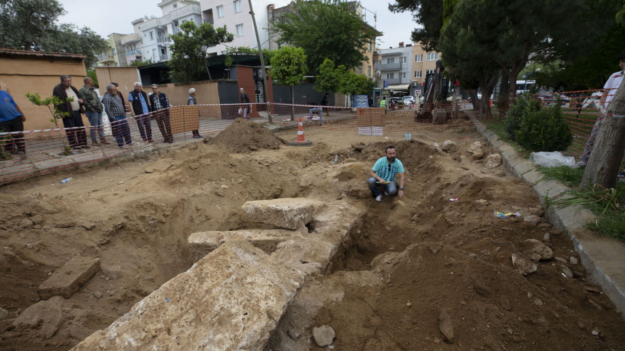 Aydın'da yol yenileme çalışmasında Roma dönemine ait insan kemikleri bulundu