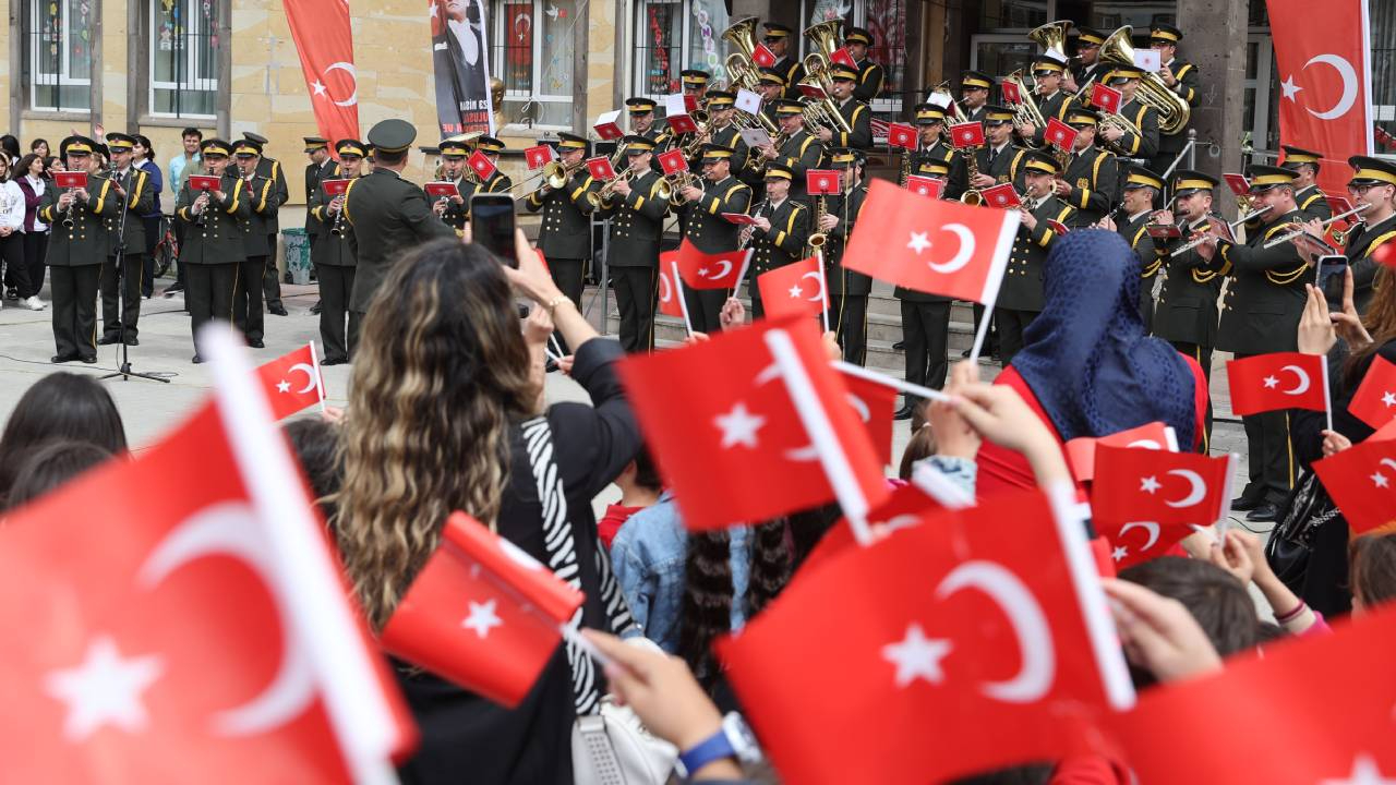 Milli Savunma Bakanlığı Armoni Mızıkası, Ürgüp'te çocuklara konser verdi