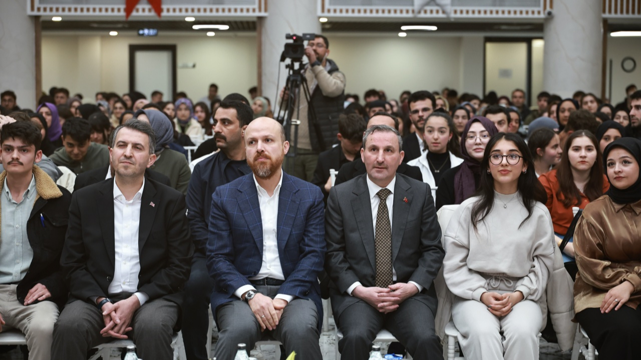 Bilal Erdoğan Sultanbeyli'de gençlerle buluştu