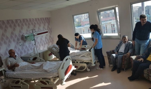 Ak Parti'li vekil Miroğlu ve eşi kaza geçirdi...