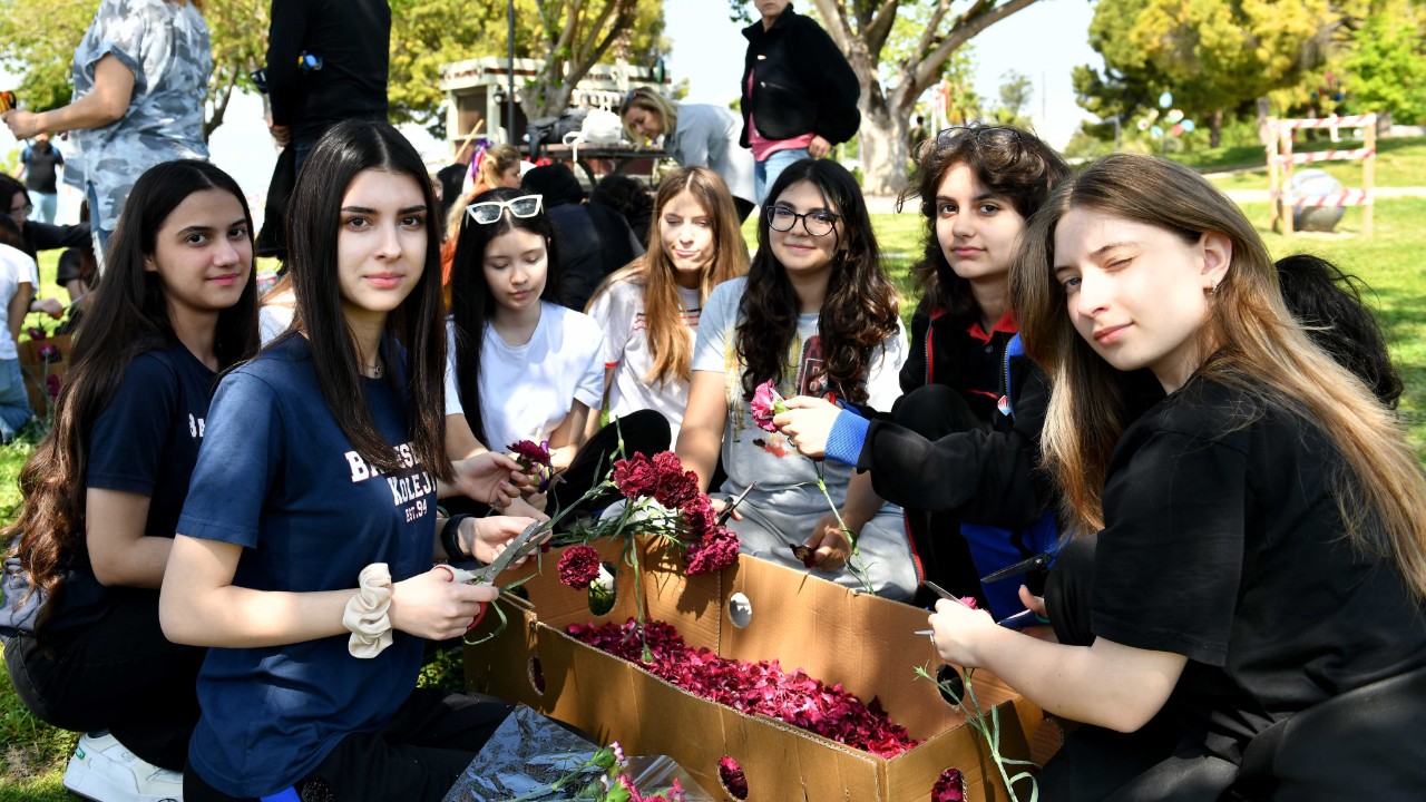 Antalya Çiçek Deseni Günleri: Liseliler en iyi deseni oluşturmak için yarışıyor