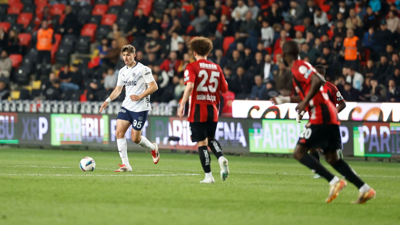 Fenerbahçe ikinci yarıda fırtına gibi esti: Gaziantep FK 1-3 Fenerbahçe maç özeti