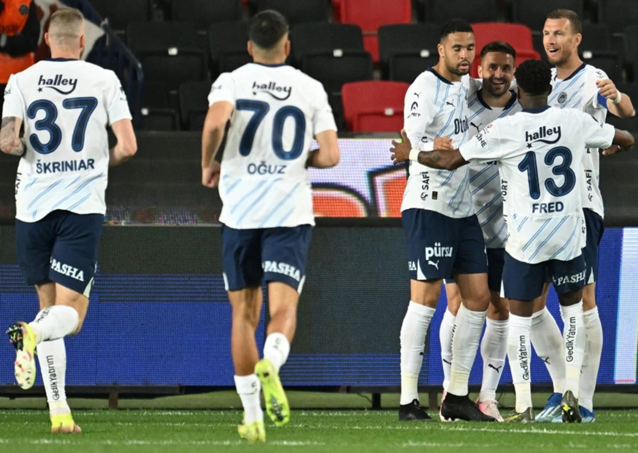 Fenerbahçe'ye 4 dakika yetti, Gaziantep'te ikinci yarıda geri geldi (Gaziantep FK 1 - 3 Fenerbahçe | Maçın özeti)