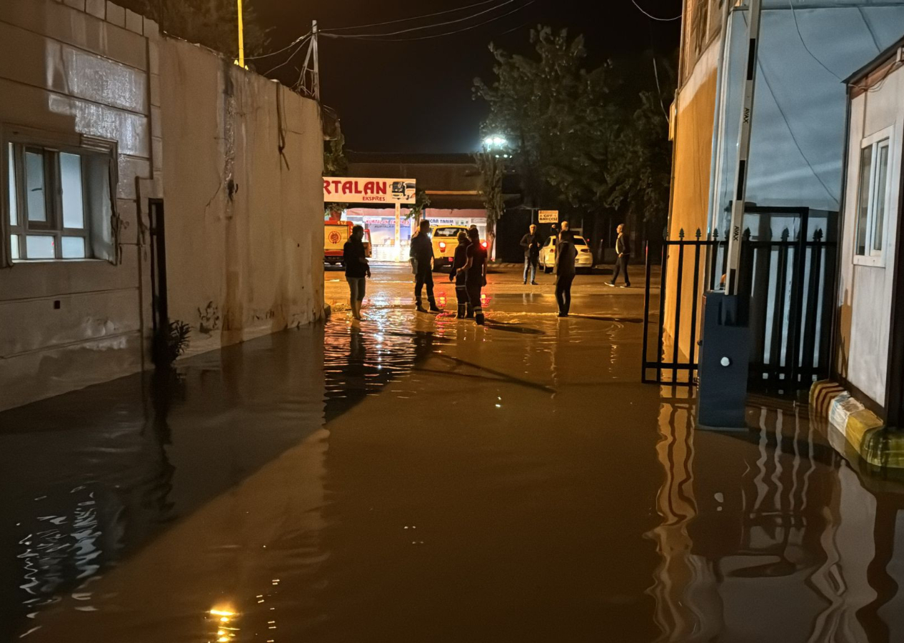 Meteoroloji uyarmıştı! Siirt'te etkili olan şiddetli yağış su baskınlarına neden oldu