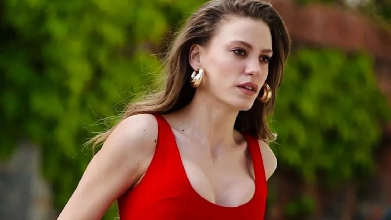 Serenay Sarıkaya günler sonra bir defilede ortaya çıktı!