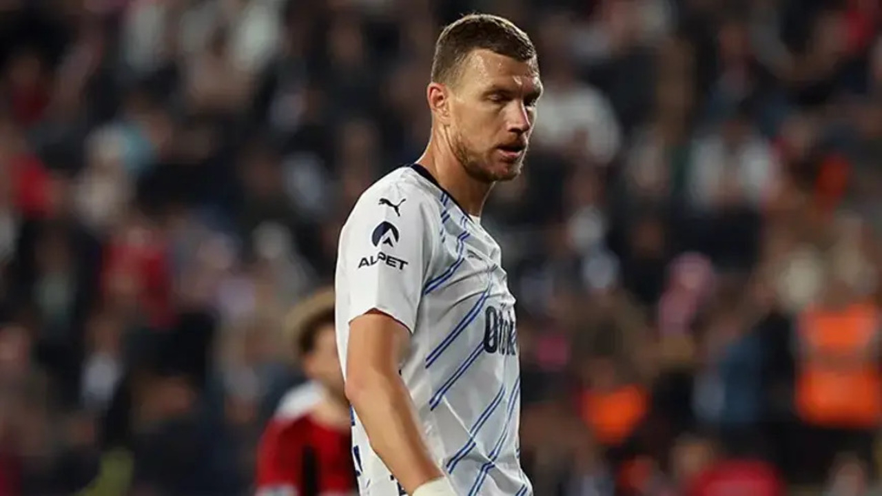 Edin Dzeko'dan VAR hakemine tepki: Ofsayt çizgisi garip çizildi