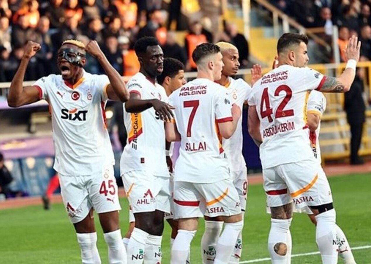 Galatasaray yıldızlarıyla kazandı, zirvede farkı yeniden açtı (Eyüpspor 1 - 5 Galatasaray | Maçın özeti)