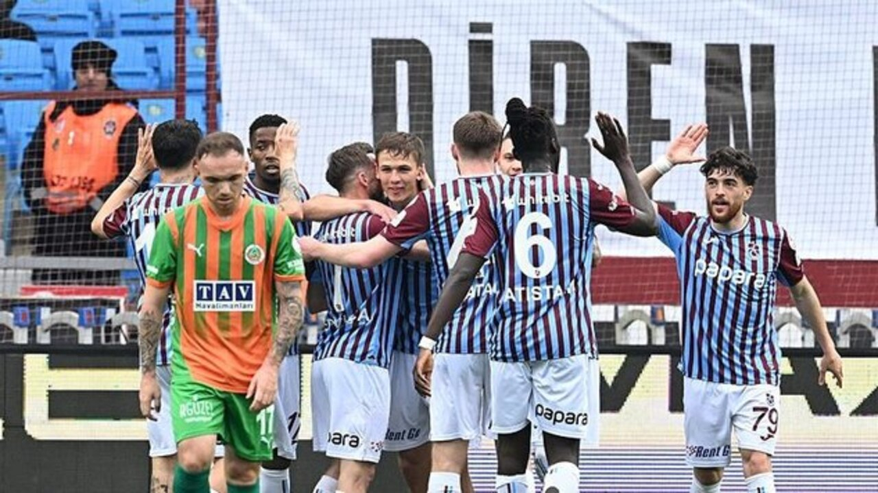 Trabzonspor'a evinde ilk yarı yetti, 3 puan 'benim' dedi (Trabzonspor 4 - 3 Alanyaspor | Maçın özeti)