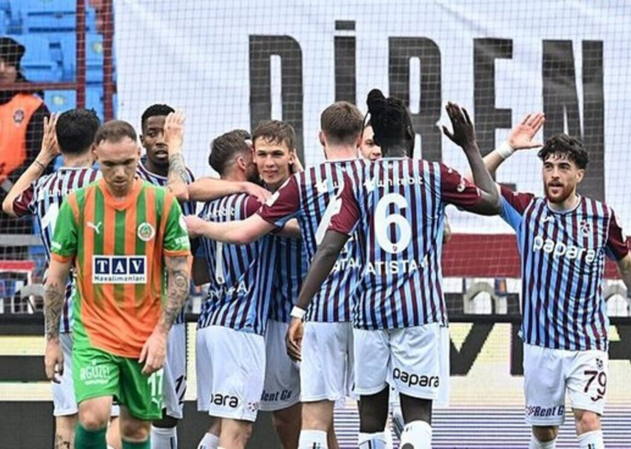 Trabzonspor'a evinde ilk yarı yetti, 3 puan 'benim' dedi (Trabzonspor 4 - 3 Alanyaspor | Maçın özeti)
