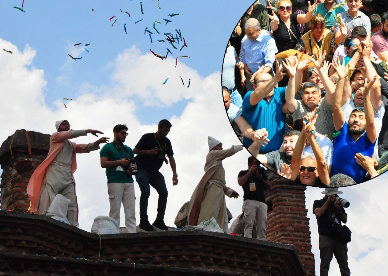 Uluslararası Manisa Mesir Macunu Festivali: 20 dakikada 8 ton mesir macunu saçıldı
