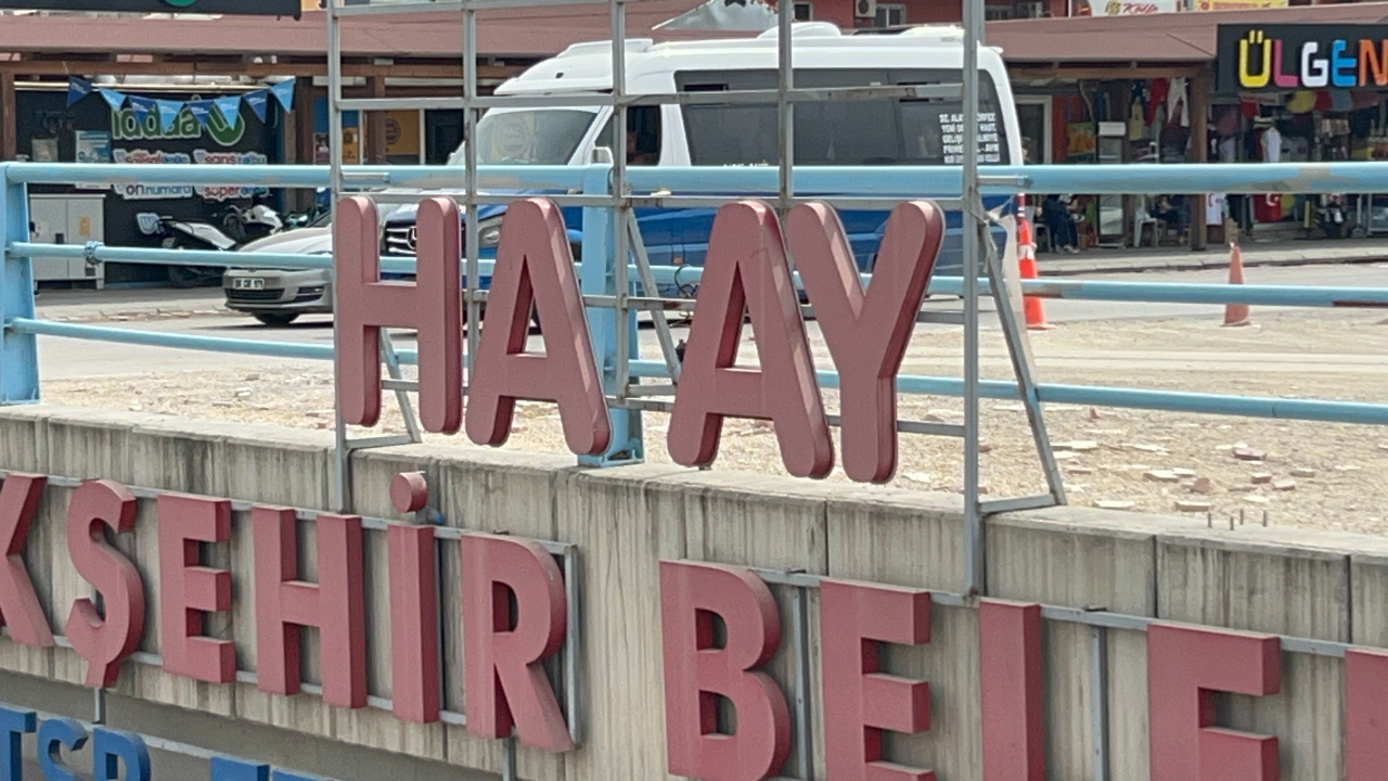 İskenderun'da aynı cadde üzerindeki 6 tabelada Hatay'ın 'T'si kaybolmuştu, nedeni belli oldu