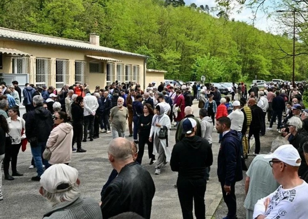 Fransa'da İslam karşıtı saldırı! Camide namaz kılan genci 50 bıçak darbesiyle öldüren zanlı İtalya'da teslim oldu