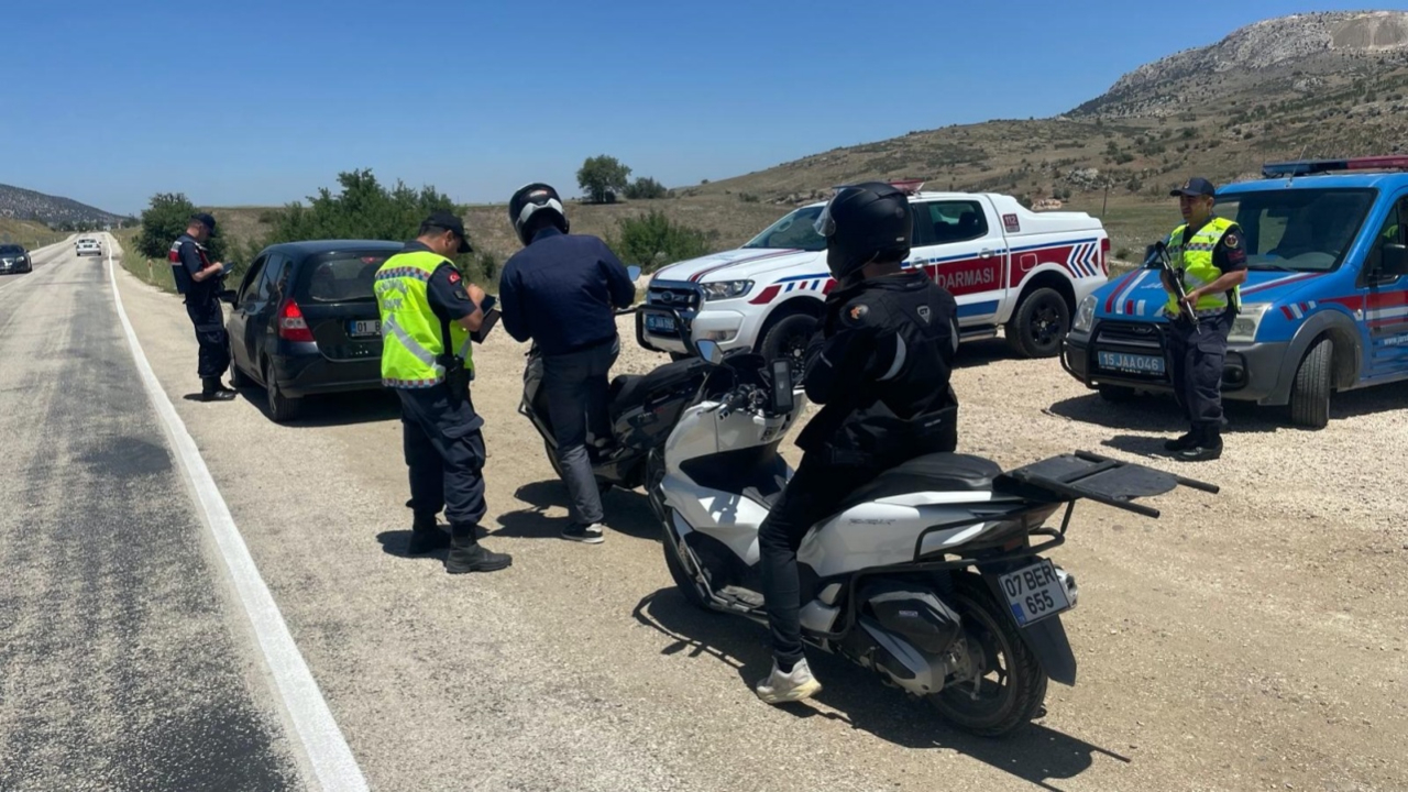 Trafik cezaları rekor seviyede arttı! Devletin kasasına 100 milyarı aşan para girecek