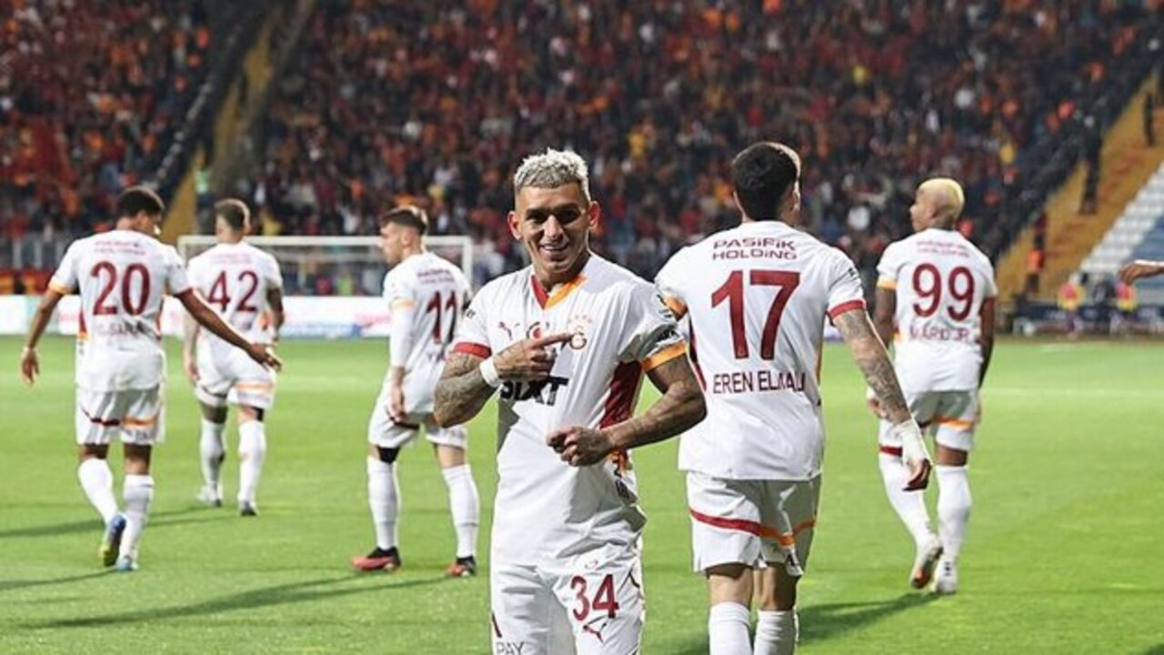 Lucas Torreira'dan dikkat çeken açıklama: Victor Osimhen'e tahtına dikkat et dedim