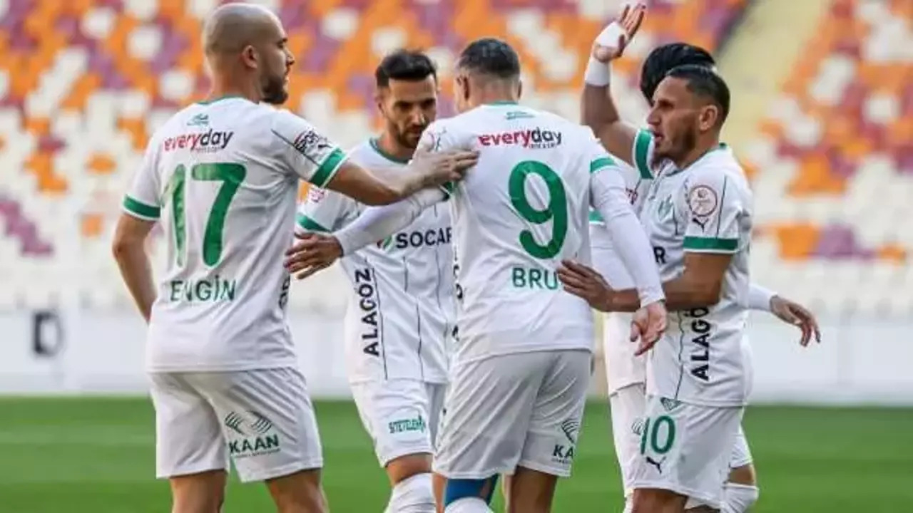 1. Lig'de çılgın maç: Rakibe nefes aldırmadılar, 9 gol birden attılar! (Yeni Malatyaspor 0 - 9 Iğdır FK Maçın özeti)