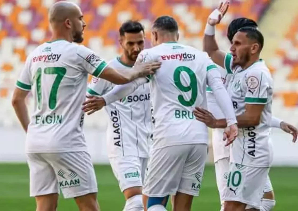 1. Lig'de çılgın maç: Rakibe nefes aldırmadılar, 9 gol birden attılar! (Yeni Malatyaspor 0 - 9 Iğdır FK Maçın özeti)