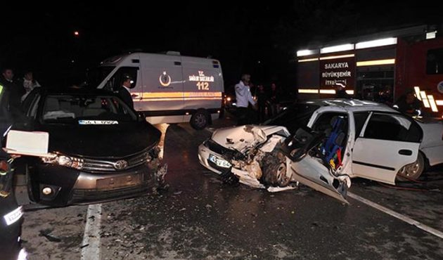 Sakarya'da feci kaza! Ölü ve yaralılar var...