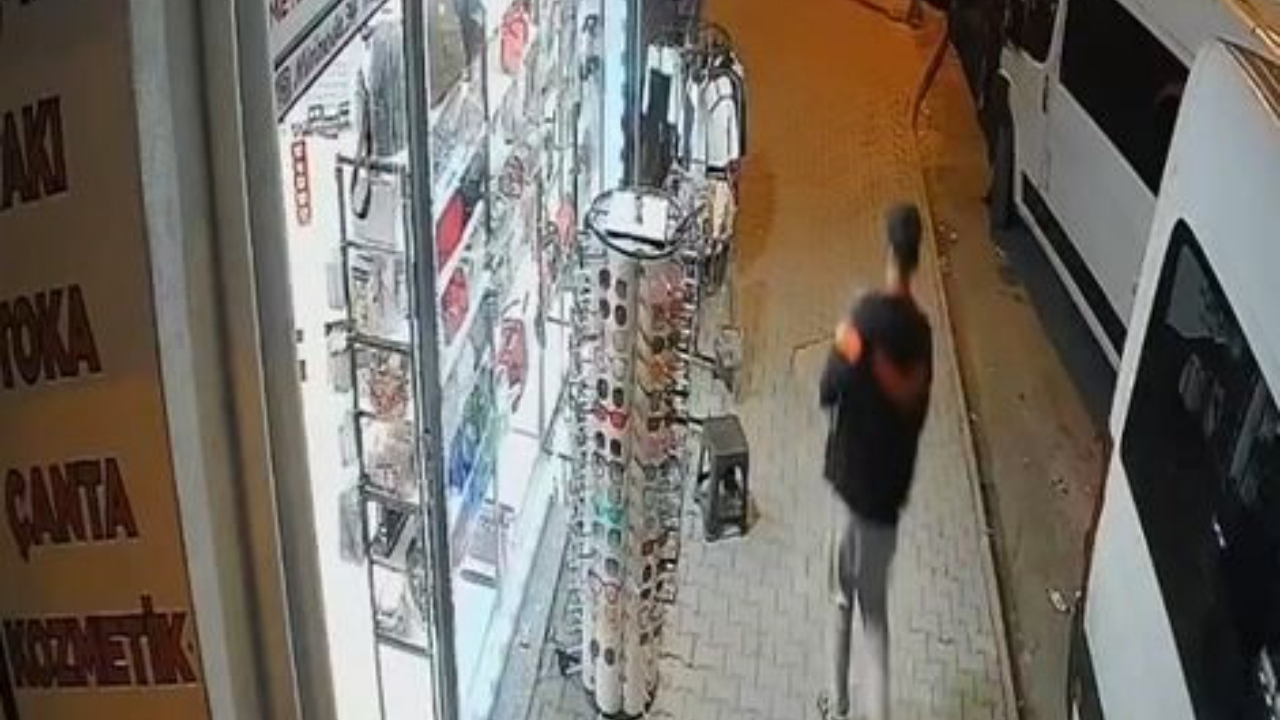 Esenyurt’ta kurnaz hırsızlık! Kavgayı fırsat bilen şüpheli çantayı çalıp kaçtı