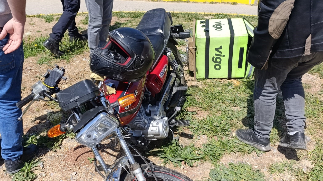Kocaeli’de motosiklet kazası: Kamyonla çarpışan sürücü yaralandı