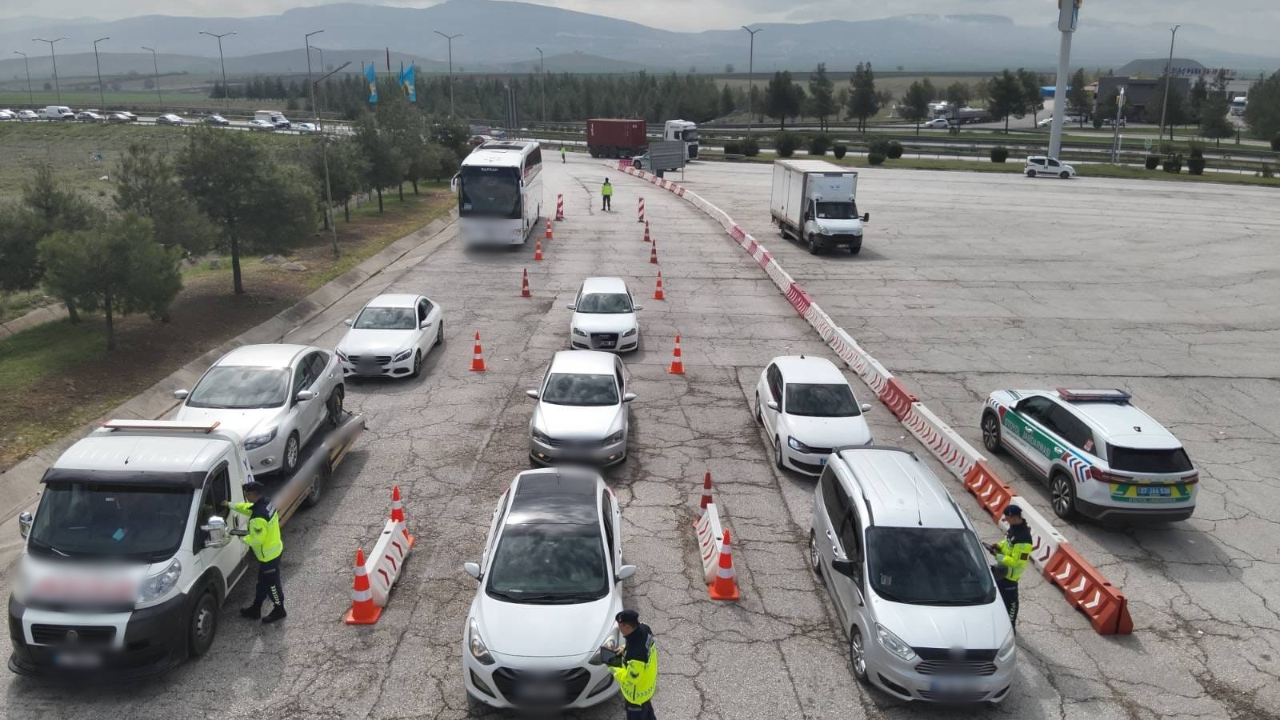 Gaziantep’te dronlu trafik operasyonu! 116 sürücüye 160 bin TL ceza kesildi