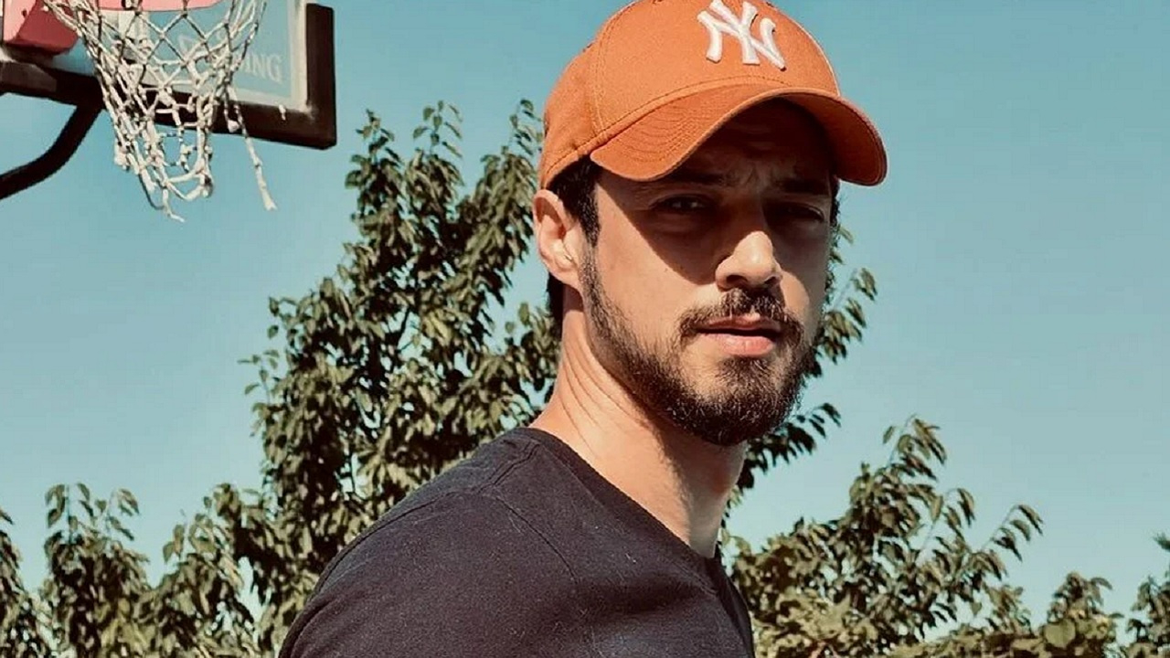 Dizisi final yapan Mert Yazıcıoğlu imajını yeniledi! İşte yorum yağan yeni tarzı...