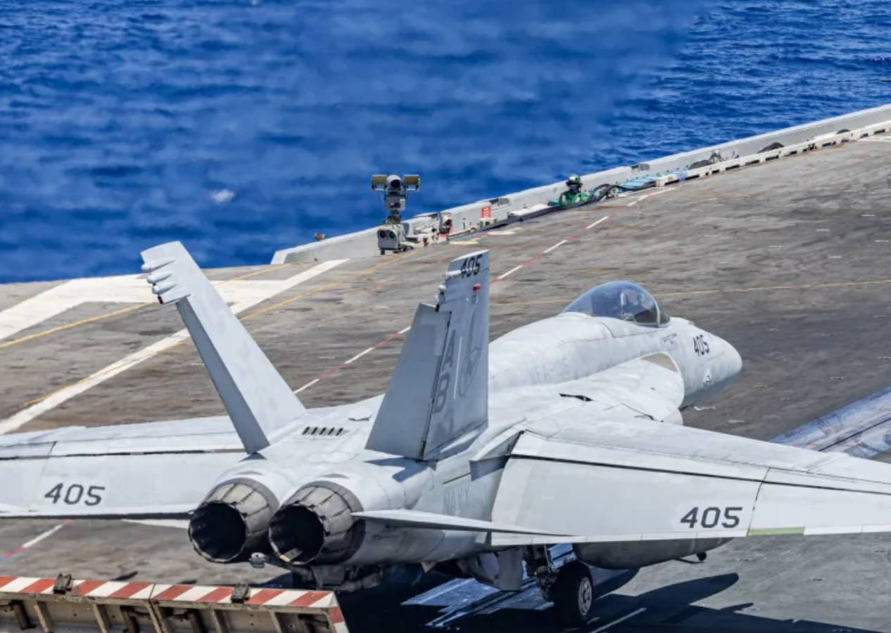ABD Donanması’na ait 60 milyon dolarlık F-18 savaş uçağı Kızıldeniz’e düştü