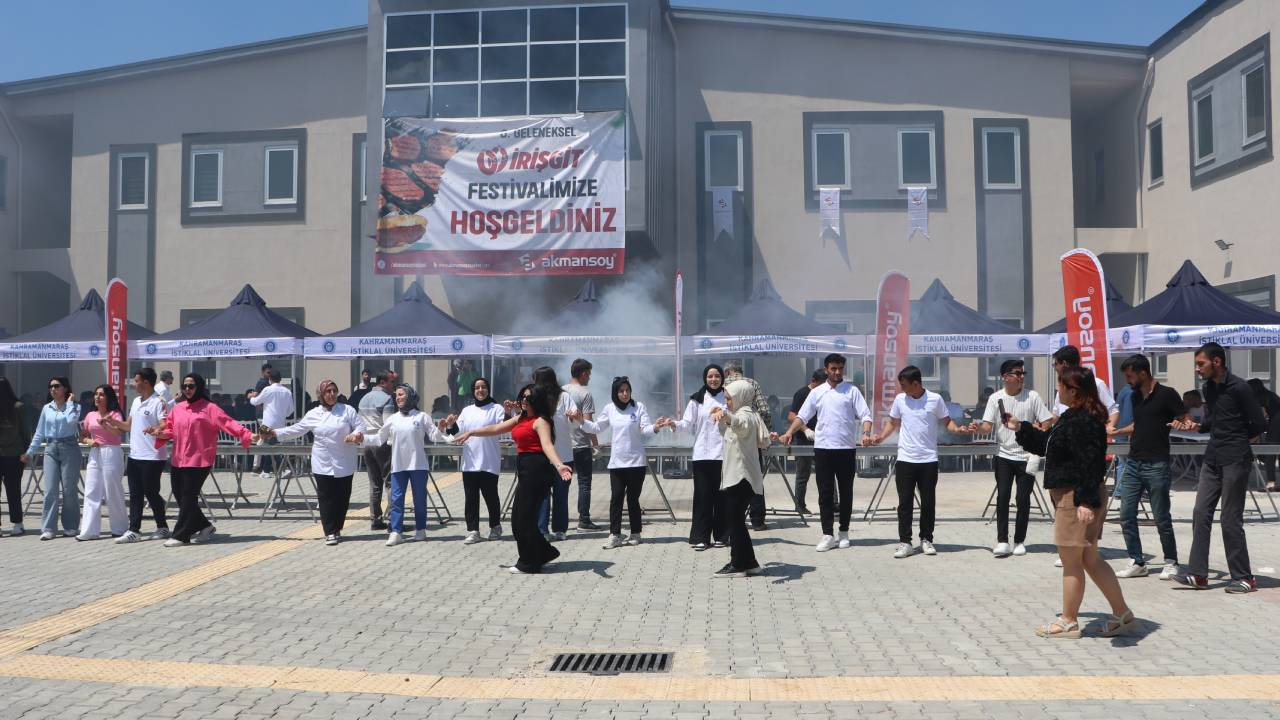 Kahramanmaraş'ta üniversite öğrencileri "İrişkit Festivali"nde kebaba doydu