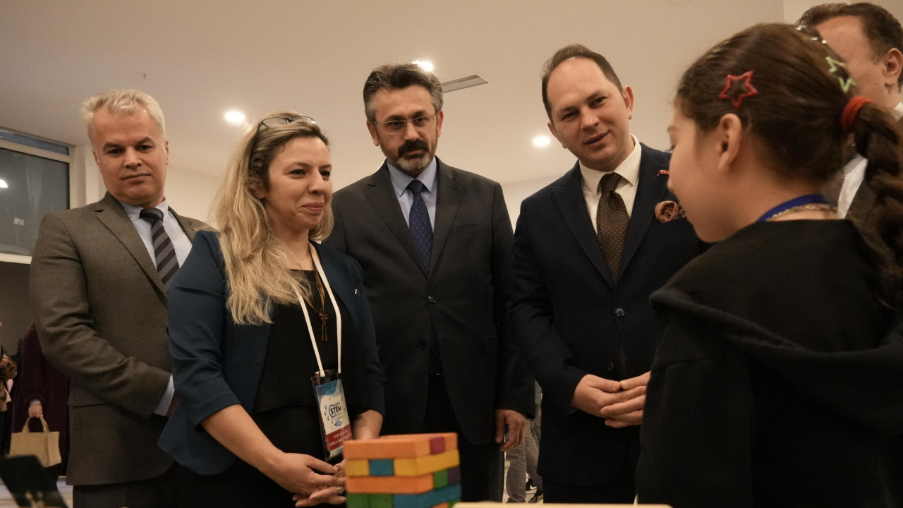 Düzce STEM Fest 2025 başladı! Geleceğin bilim insanları bilimle buluştu