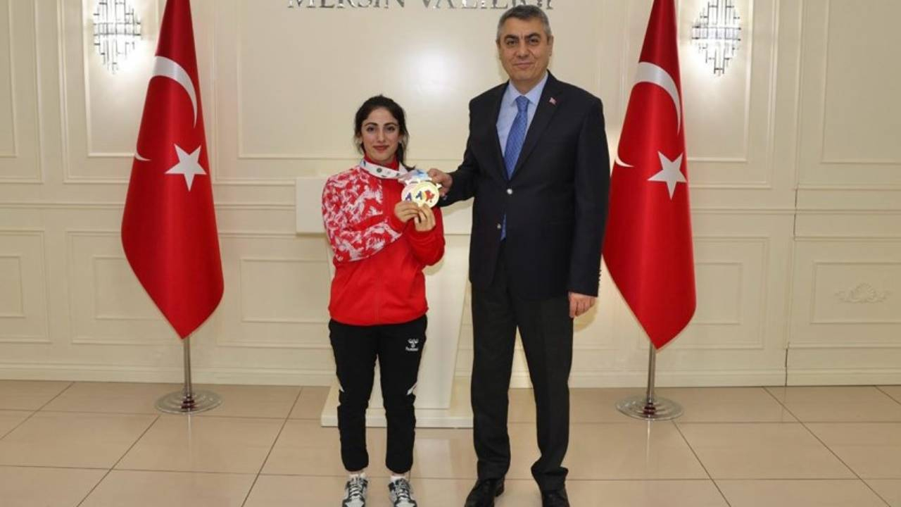 Mersin Valisi Toros, Avrupa şampiyonu halterci Gamze Altun'u ağırladı