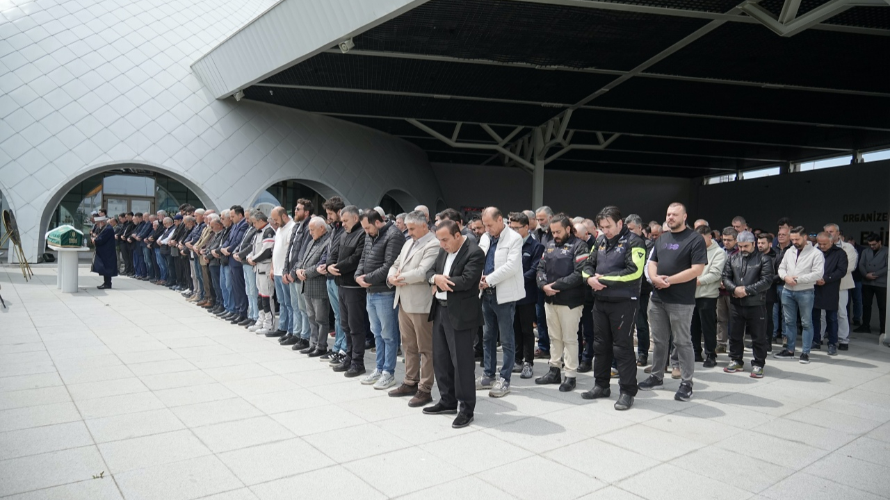 Bursa’da hüzünlü veda! 88 yaşındaki milli bisikletçi Saim Tatlıcılar son yolculuğuna uğurlandı