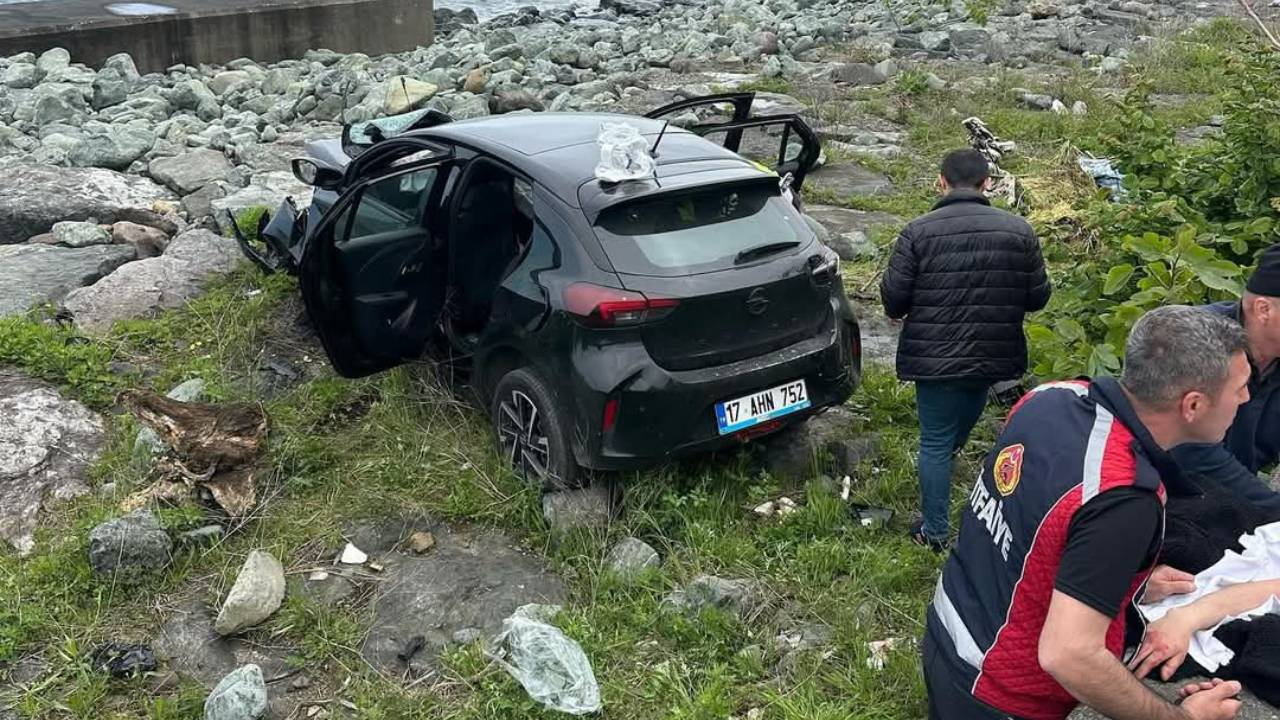 Rize'de korkunç kaza: Yoldan çıkarak kayalıklara uçan otomobilde 1 ölü, 3 yaralı