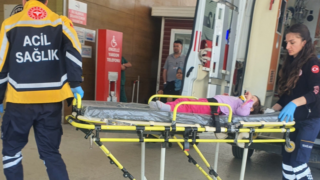 Bursa’da korkutan kaza! 2 yaşındaki Azra 2. kattan düşerek yaralandı