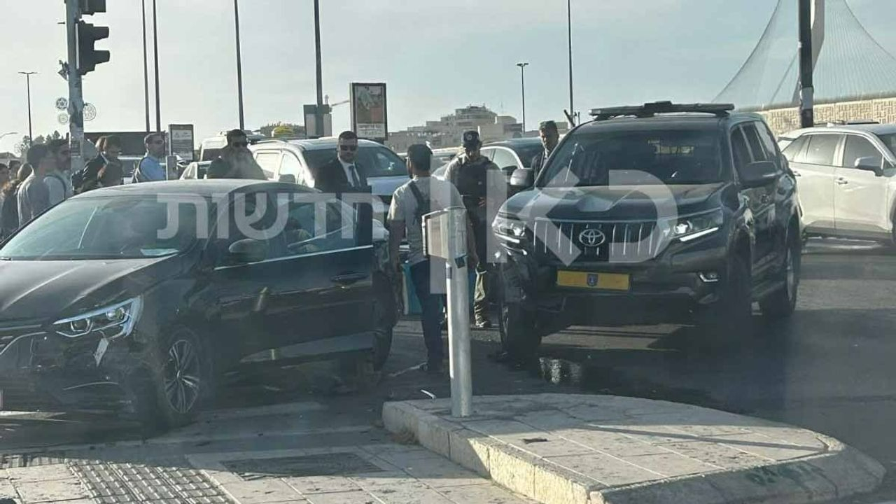 Kudüs'te Netanyahu'nun konvoyunda kaza!