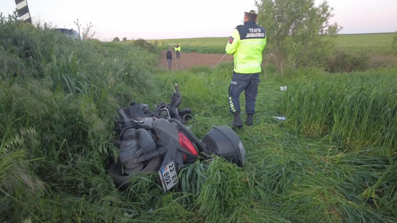 Feci kaza! Edirne'de motosikletle 125 metre sürüklenen genç hayatını kaybetti...