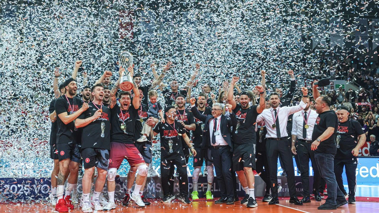 Efeler Ligi'nde sezonun şampiyonu Ziraat Bankkart oldu