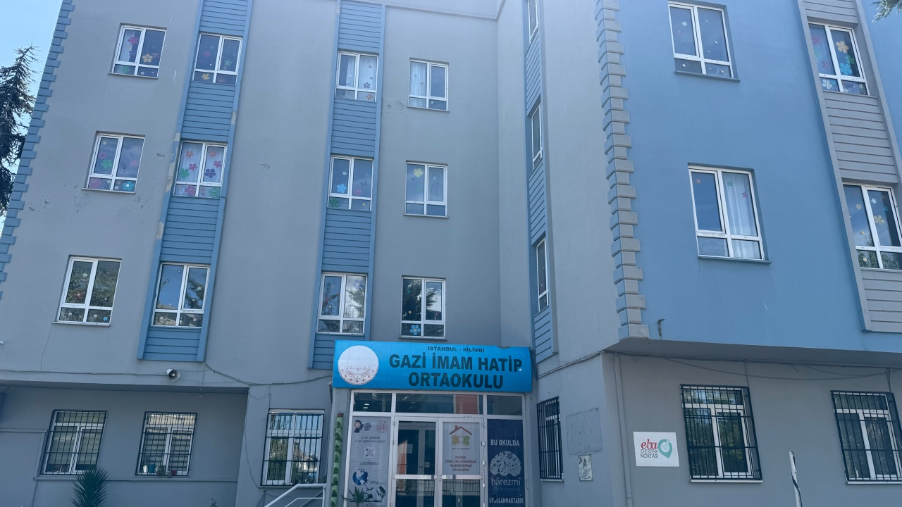 Silivri’de deprem sonrası hızlı müdahale! Gazi İmam Hatip Ortaokulu tahliye edildi