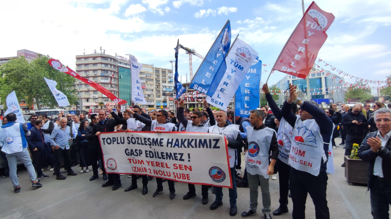 Konak Belediyesinde memurlar iş bıraktı, Başkan Çınarlı aleyhine sloganlar atıldı