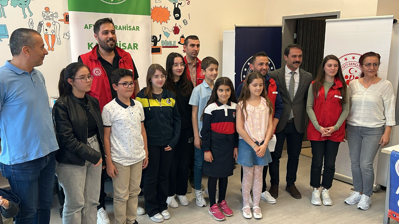 Afyonkarahisarlı gençler dünya sahnesinde parladı! Klavye şampiyonasında 11 madalya