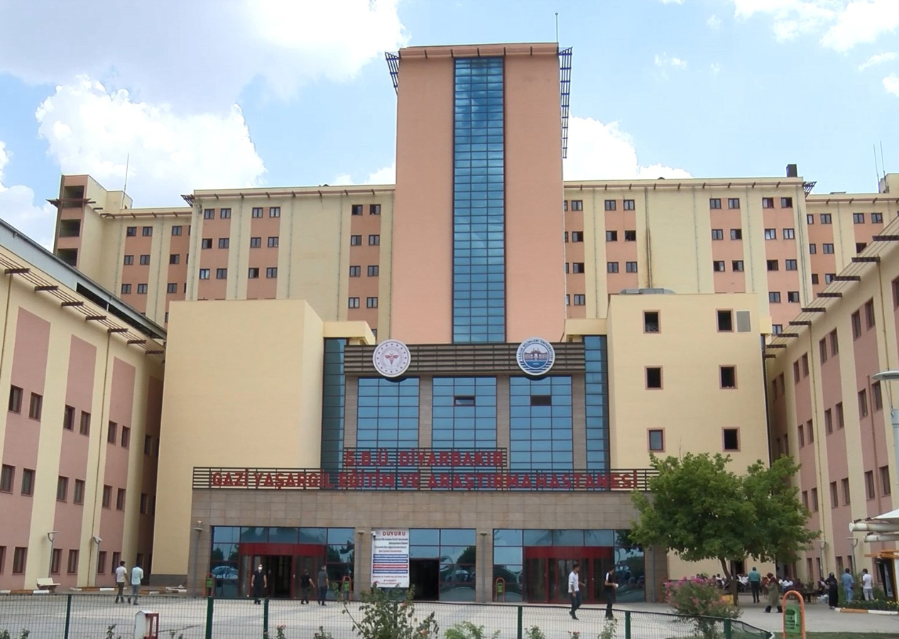 Diyarbakır’da zehirlenme şüphesi: 53 öğrenci hastaneye kaldırıldı...