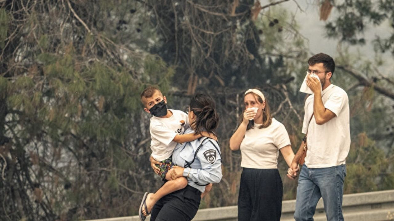 Resmen kıyamet! İsrail kendi derdine düştü! Bir yanda yangın diğer yanda kum fırtınası