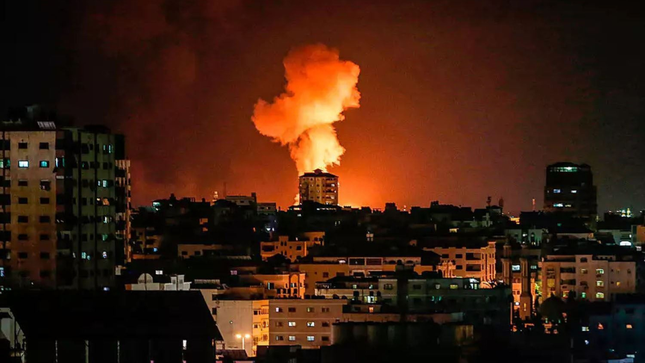 İsrail’den Suriye’ye yeni hava saldırısı! Şam ve Hama geceyi patlamalarla geçirdi