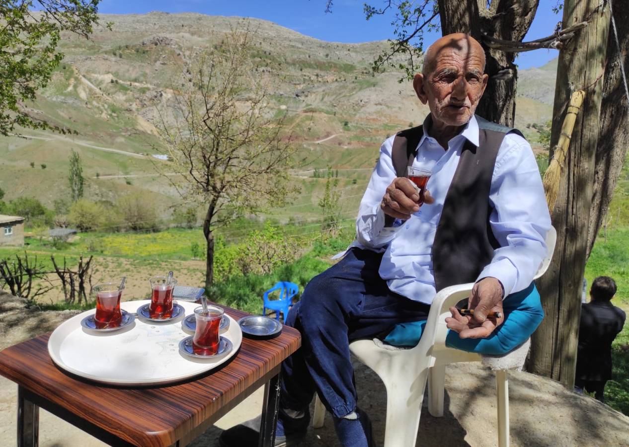 İlk aşkı ağanın kızıydı, onu alamayan Mehmet Reşit dede, 3 evlilik yapıp 28 çocuğundan 250 torun sahibi oldu ama hala unutamadı