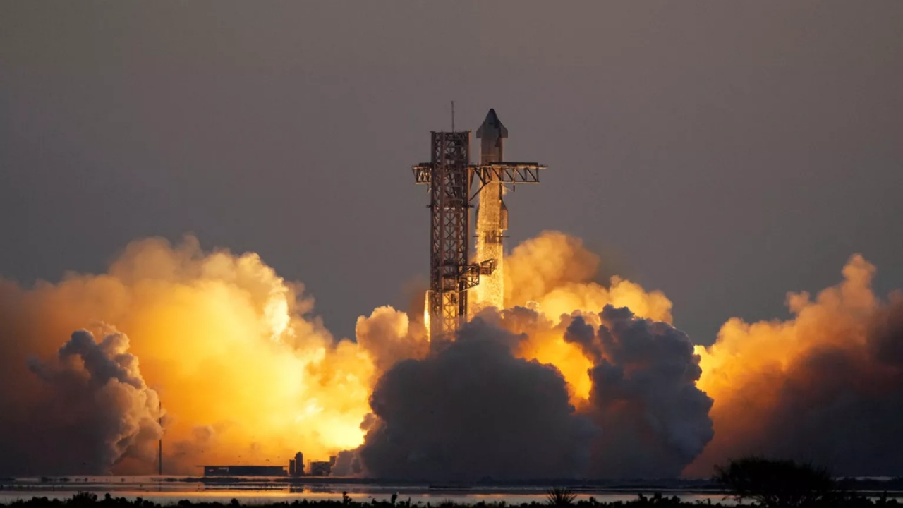 Musk’ın uzay hayalleri sarsıldı! SpaceX’in 5 milyar dolarlık Starship roketi test sırasında patladı