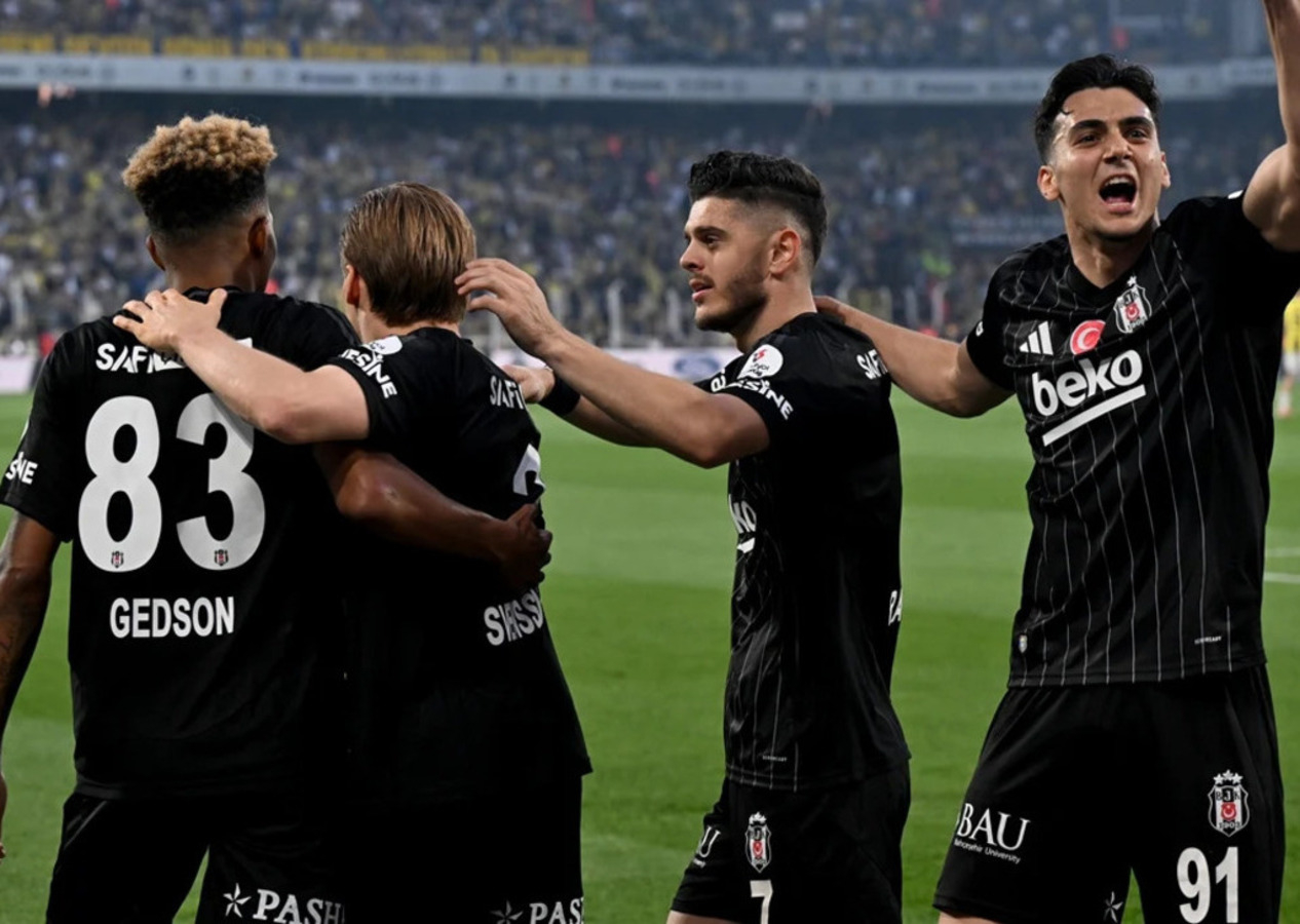 Beşiktaş 20 yıl sonra ilki başardı, Fenerbahçe yarışta havlu attı (Fenerbahçe 0 - 1 Beşiktaş | Maçın özeti)
