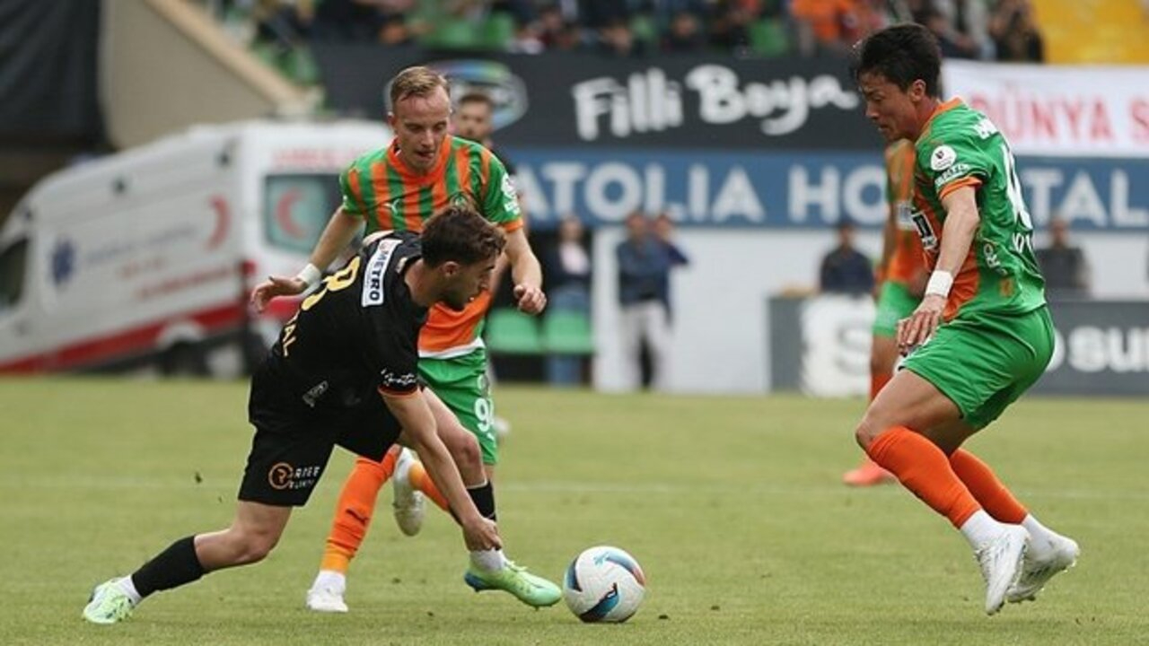 Alanya'dan beraberlik çıktı, iki takım puanları paylaştı (Alanyaspor 1 - 1 Kayserispor | Maçın özeti)