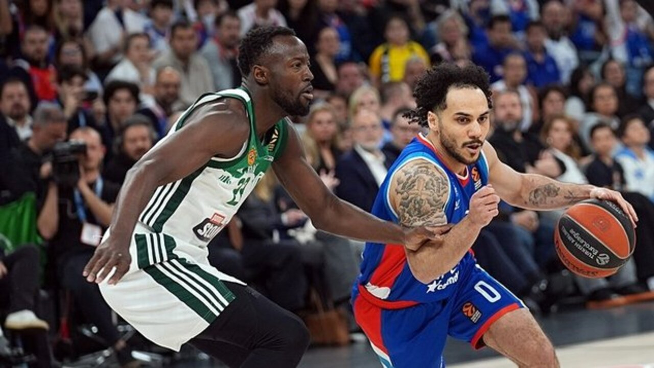 Anadolu Efes Panathianikos'a şans tanımadı, seriyi Atina'ya taşıdı (Anadolu Efes 85 - 82 Panathinaikos | Maçın özeti)