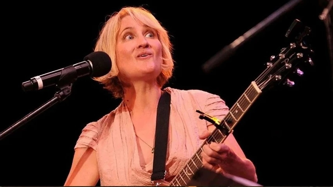 ABD'li ünlü şarkıcı Jill Sobule, evinde çıkan yangında hayatını kaybetti