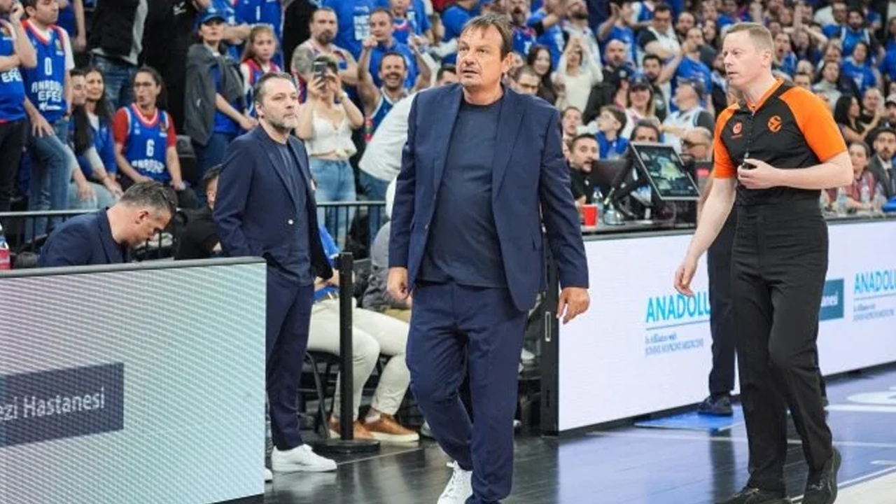 Ergin Ataman'ın oğlundan şok Anadolu Efes paylaşımı: "Çöpte huzurlu bir akşam geçirebilirler"
